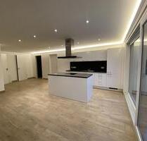 Helle 3 Zimmer DG Wohnung mit EBK und Balkon! - Obernburg am Main