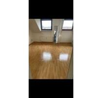 2 Zimmer Wohnung DG mit Küche - 600,00 EUR Kaltmiete, in Krefeld (PLZ: 47798)