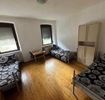 Wg Zimmer ein privat 400 kalt - 400,00 EUR Kaltmiete, ca.  20,00 m² in Karlsruhe (PLZ: 76135) Beiertheim-Bulach