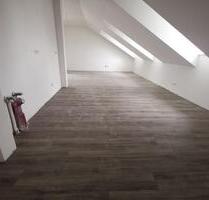 Helle, freundliche 2- Zimmer Dachgeschosswohnung mit Balkon - Freiberg