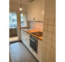 2 Zimmer Wohnung EG 2 Balkone Einbauküche - Stuttgart Luginsland
