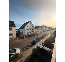 Helle 2 Zimmer Oase in Dreieich mit XL Balkon