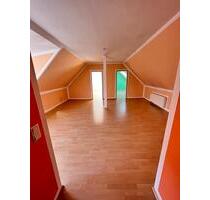 Helle 3 Zimmer DG Wohung mit offener Küche, TL Bad und Balkon - Aschaffenburg Gailbach