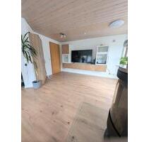 Helle und renovierte 2- 3 Zimmer DG-Wohnung mit schöner Loggia - Steinenbronn