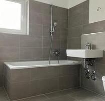 ++ Erstbezug nach Modernisierung + 4 Zimmer + EBK + Wannenbad + Gäste-WC + großzügiger Balkon ++ - Reinbek