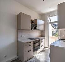 Schicke 2 Zimmer Wohnung, alles neu, möbliert mit EBK und Balkon - Frankfurt am Main West
