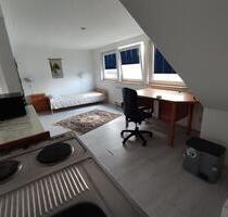 Möbliertes Dachgeschoss-Zimmer an ruhigen Mieterin zu vermieten - Paderborn Univiertel