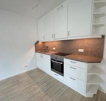 Sanierte 2 Zimmer Wohnung mit Küche u. Balkon! - Krefeld