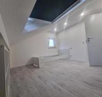 Modernes Dachgeschoss Zimmer in kernsarnierter WG - Friedrichshafen Allmannsweiler
