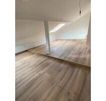 Renovierte 3,5 Zimmer DG-Wohnung mit Küche in Bochum Werne!