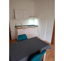 Kleine Wohnung ( 2 Zimmer ) zu vermieten - Weida