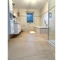 Helle 3,5 Zimmer Wohnung mit 2 Stellplätzen und hochwertigem Bad - Espelkamp