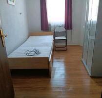 WG Möbel Zimmer Vermieten - 400,00 EUR Kaltmiete, ca.  20,00 m² in Giengen an der Brenz (PLZ: 89537)