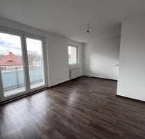helle 4-RW - Wohnzimmer mit offener Küche - Balkon - Bad mit Wanne - Aufzug - PKW-Stellplatz - Magdeburg Brückfeld