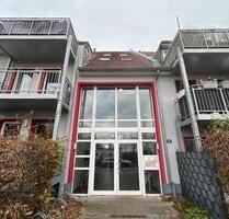 Charmante 3-Zimmer Wohnung mit offener Küche und Bad mit Wanne im Hochparterre mit Balkon - Sande