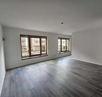 Neu renovierte 2 Zimmer Wohnung für gehobene Ansprüche INKLUSIVE Tiefgaragenstellplatz - Frankfurt am Main Europaviertel