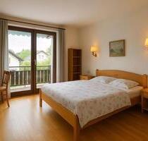 Schöne 4 Zimmer Wohnung in guter Lage 1. OG , Balkon,EBK - Neulußheim