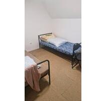 Biete kommplett obere etage an 4 Zimmer inklusive Betten - Baar-Ebenhausen