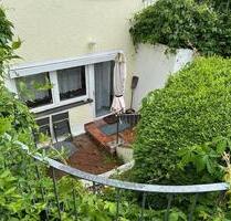 Helle 2 Zimmer Souterrain-Wohnung mit Westterrasse - Forstern