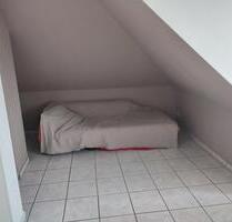 Wg Zimmer dritte etage - 500,00 EUR Kaltmiete, ca.  30,00 m² in Sankt Augustin (PLZ: 53757)