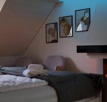 2 Zimmer Dachgeschoss Wohnung mit Cabrio-Balkon in guter Lage - Essen Stadtbezirk III