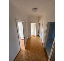 schöne helle 3ZKB mit Balkon - 595,00 EUR Kaltmiete, ca.  70,00 m² in Erfurt (PLZ: 99086) Johannesplatz