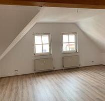 gemütliche, lichtdurchflutete 3-Zimmer Wohnung mit großer Küche im Stadtzentrum ab sofort - Crimmitschau