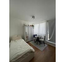 Geräumige, möblierte 1,5 Zimmer Wohnung in zentraler Lage! - Düsseldorf Stadtmitte