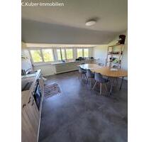 Möbliertes Einzelzimmer mit 18,40 m² in 5er WG frei, in großer DG-Wohnung - im Zentrum von Lörrach