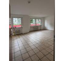Sehr schöne renovierte 2 Zimmer Wohnung mit Balkon in Duisburg zu vermieten