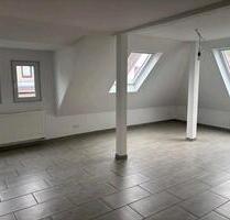 Helle 4 Zimmer DG Maisonette Wohnung Zentral gelegen. - Esslingen am Neckar Brühl