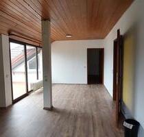 Helle 2,5 Zimmer DG-Wohnung - 595,00 EUR Kaltmiete, ca.  77,00 m² in Großrosseln (PLZ: 66352)