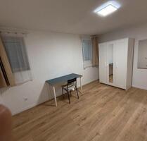 WG-Zimmer in frisch sanierter Souterrainwohnung in Berlin-Kladow
