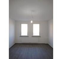 Anfragen NUR per E-Mail. Top Sanierte 3-Zimmer Wohnung im 3-OG mit moderne Badezimmer und Balkon. - Bremerhaven Mitte