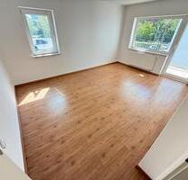 Helle 3 Zimmer Küche Bad und Balkon, sehr helle Wohnung - Wiesbaden Biebrich