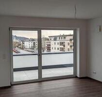 Neue 2-Zimmer Wohnung zentral und verkehrsgünstig ideal für junges Paar oder Pendler - Deggendorf