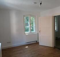Nette kleine Wohnung - 2 Zimmer - in Roth Zentrum