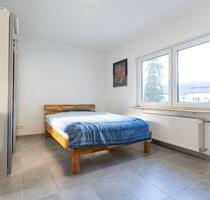 Schönes Zimmer mit eigenem Bad in WG-Haus zu vermieten - Rüsselsheim am Main