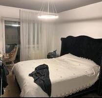 Schöne möblierte zwei Zimmer Wohnung mit großem Balkon Einbauküch - Stuttgart