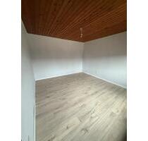 Helle 2,5- Zimmer - Dachgeschosswohnung in Essen Frohnhausen