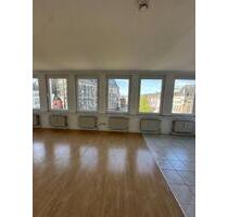 Helle 2 Zimmer Wohnung mit Blick auf das Aachener Rathaus