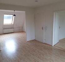 Dachgeschosswohnung • 2 Zimmer • Wohnküche • EBK - Kiel Ravensberg