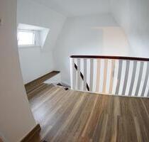 Zentrumsnahe Dachgeschosswohnung 2 Zimmer + Balkon - Olpe