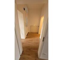 2 Zimmer Wohnung mit Gäste WC Frisch Renoviert - Essen Stadtbezirk III