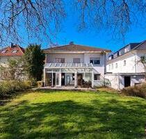 Möbliertes WG Zimmer in Bonner Stadtvilla (Südstadt)