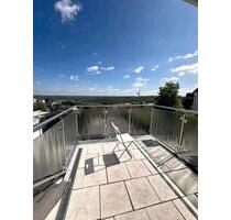 4 Zimmer Wohnung mit modernem Bad, Einbauküche und Balkon - Remscheid