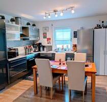 Hochwertige helle 3 Zimmer Wohnung mit Balkon in Niedrigenergieha - Holzkirchen
