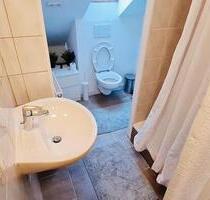Kleines DG Zimmer - Möbliert in Stuttgart