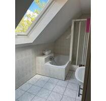 3 Zimmer, 77 Quadratmeter, Badezimmer + seperates Gäste WC - Kalletal