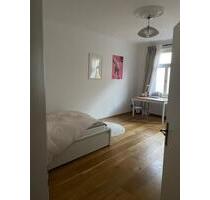 WG-Zimmer in entspannter 3er-WG - zentral, ruhig, mit Terrasse - Stuttgart Stuttgart-Süd